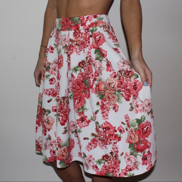 Dresses & Skirts - 🌻Buy one get one🌻 Floral midi skirt